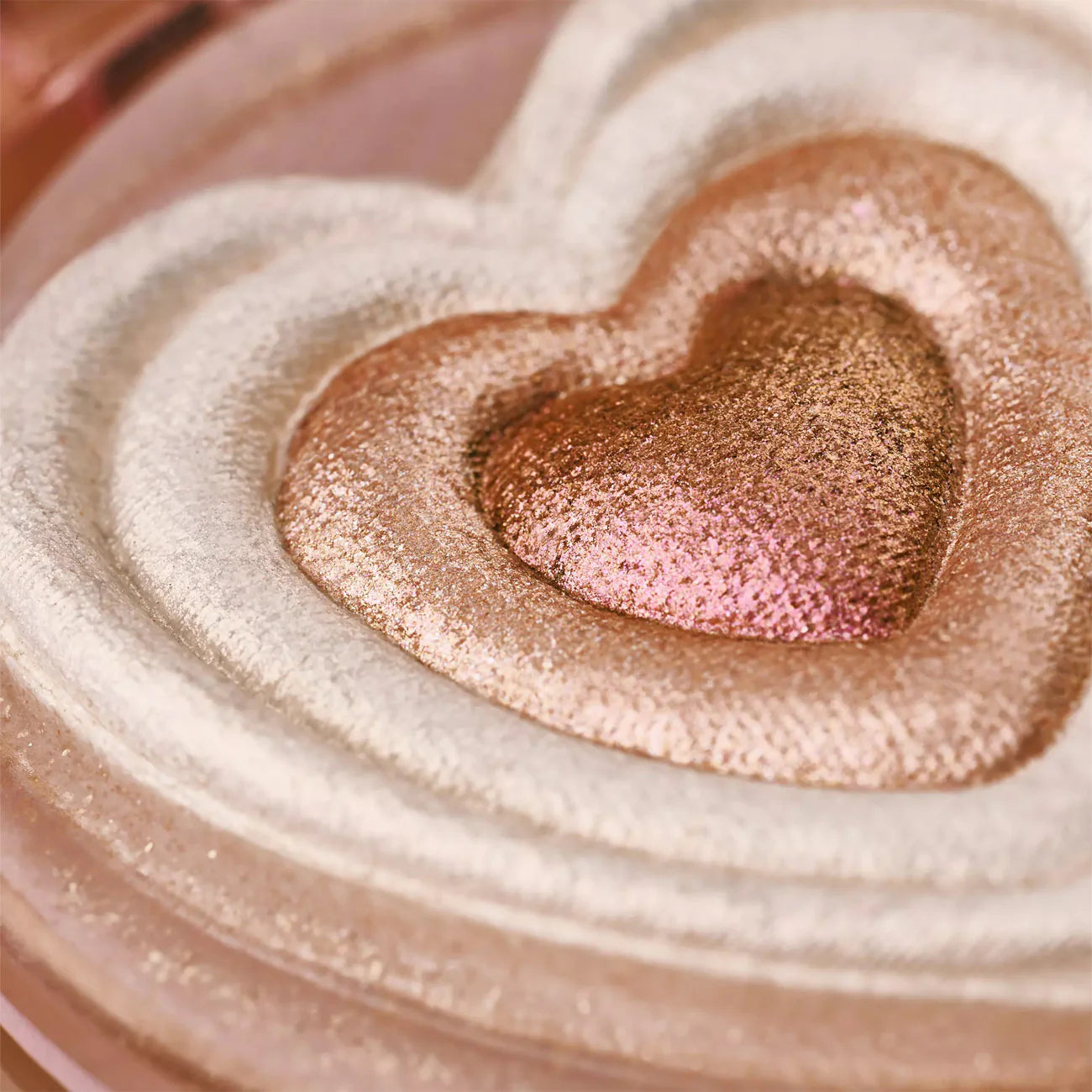 Essence Love It A Chocolate Lot! Highlighter Glaze, No. 01